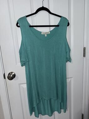 Paisley Raye Women’s Cold Shoulder Top Teal size 1X
